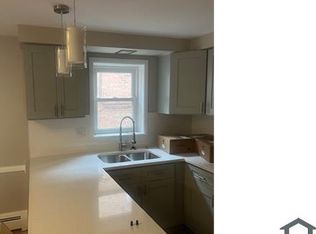 9946 S Walden Pkwy #3W, Chicago, IL 60643