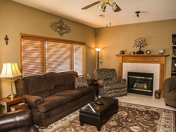 5th image of 2605 Tulip Ln