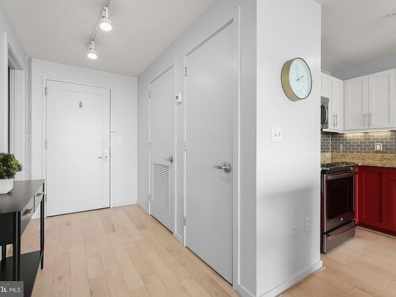 4th image of 1200 Steuart St Unit 625