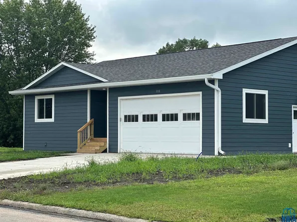1008 Oneida St, Storm Lake, IA 50588