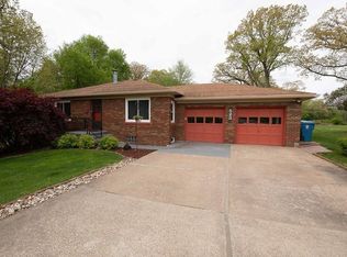 523 Forest Rd, East Moline, IL 61244