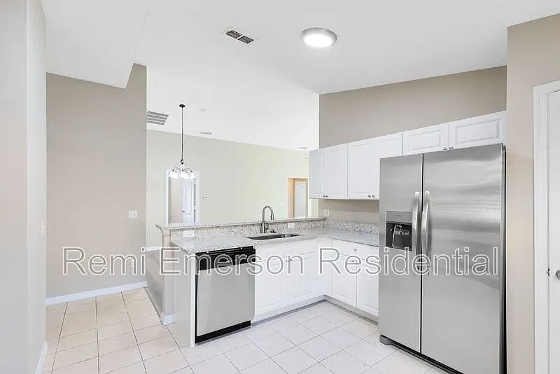 4 bed, 3.0 bath, 1662 sqft, $2,200 — Photo 4
