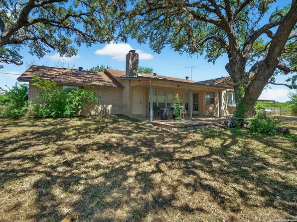 281 County Road 265, Hondo, TX 78861