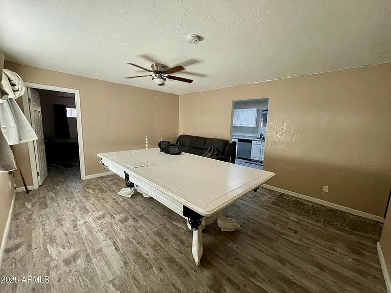 1100 N Brown Ave — Photo 23