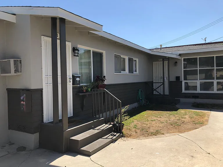 Unit for rent (middle unit)