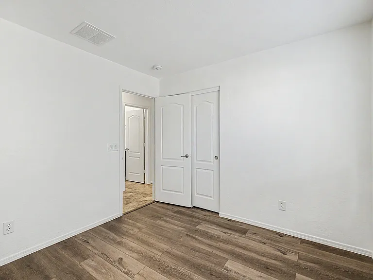 6918 S 46th Ln — Photo 20