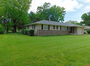 1009 S 7th St, Clinton, MO 64735