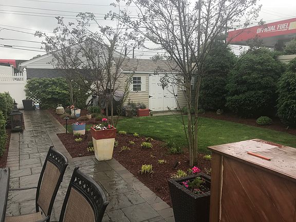 3rd image of 1294 Waverly St