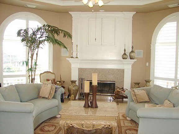 Octagon shaped great room with decks off both sides