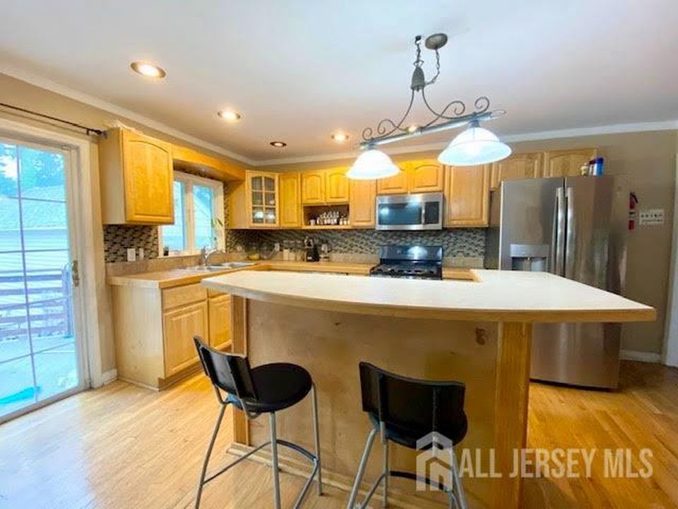 506 Jansen Ave, Avenel, NJ - More