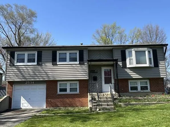 2534 Willow Ave, Woodridge, IL 60517