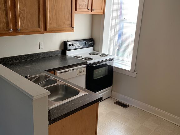 5th image of 424-1 E Maxwell St #0