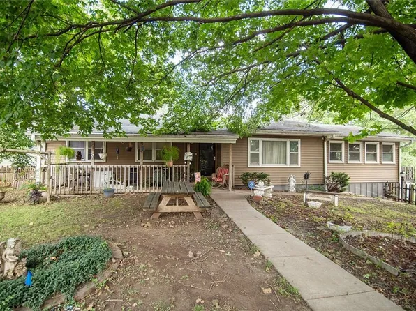 1408 14th Pl, Atchison, KS 66002