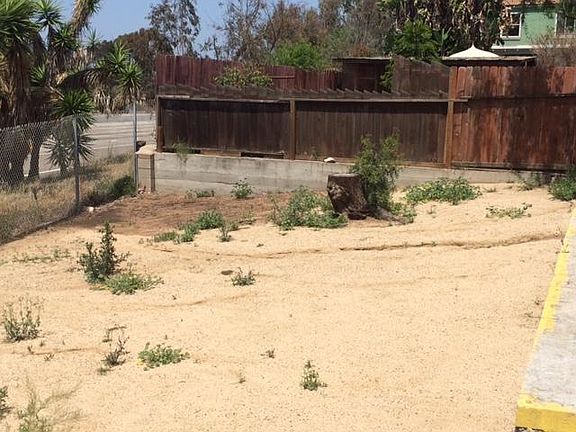 3rd image of 1042 Paradise Dr