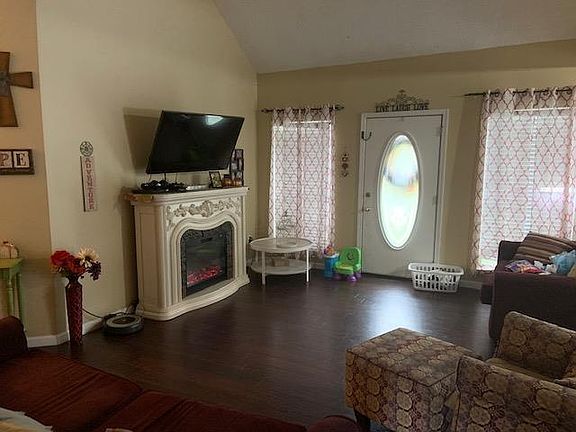 5th image of 398 Lakeside Dr