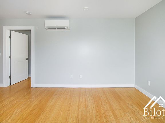 5th image of 101 Hillside Ave #201