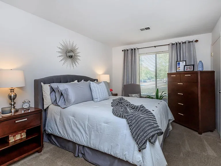 Honeywood Apartments — Photo 36