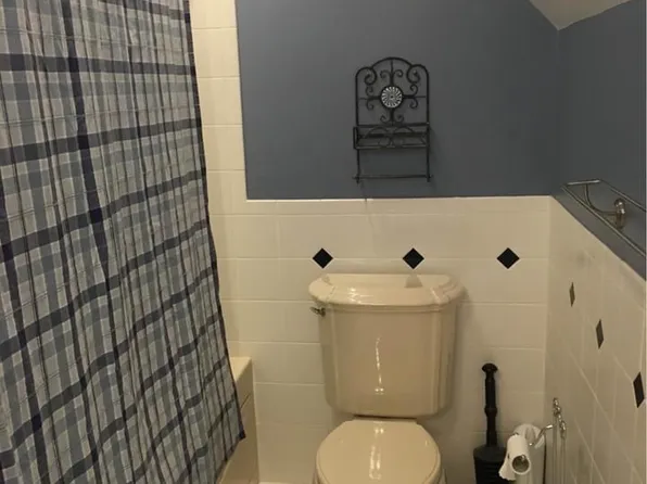 34 School St, Plainville, MA 02762