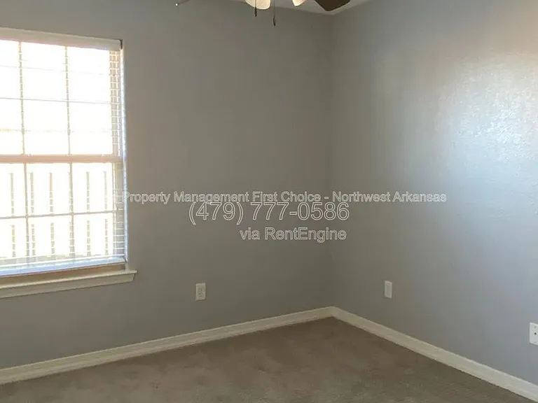320 Beasley Dr — Photo 6