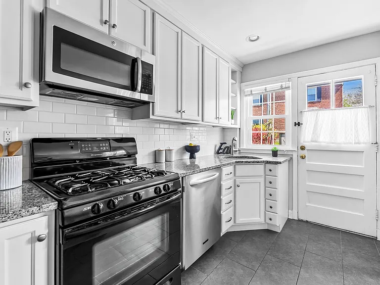 7049 Heathfield Rd — Photo 14
