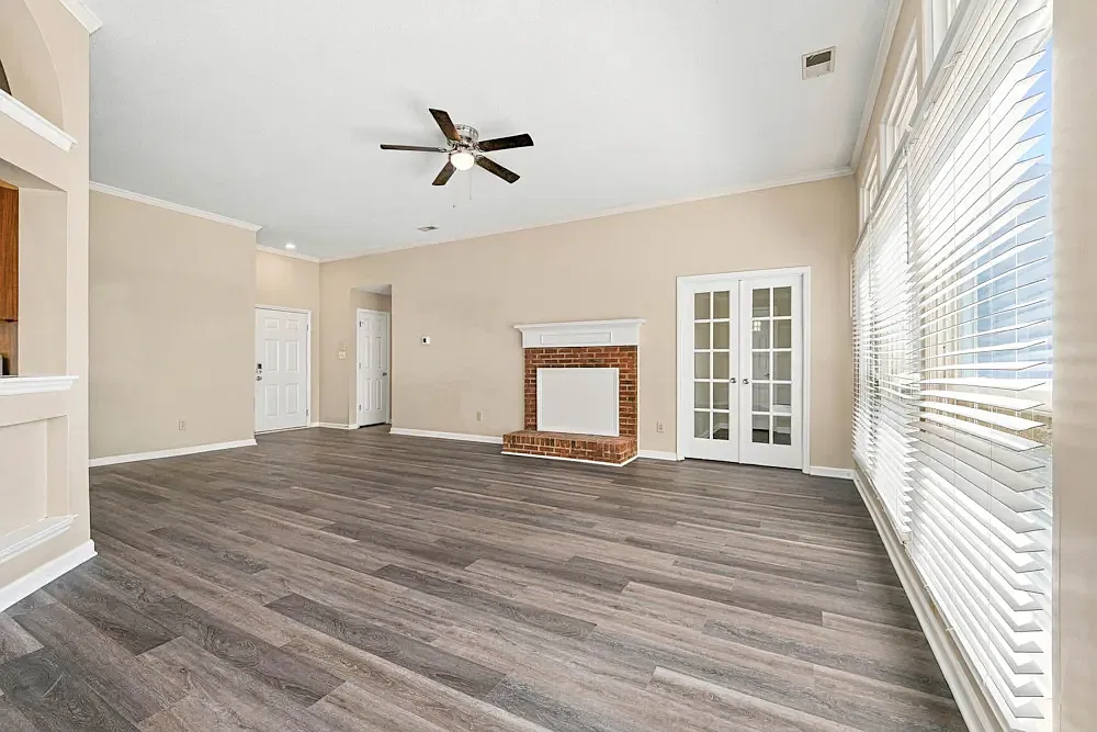 4 bed, 2.5 bath, 1900 sqft, $1,200 — Photo 4