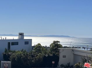 1357 Chautauqua Blvd, Pacific Palisades, CA 90272