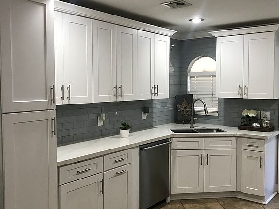 4th image of 2709 Meadow Dr