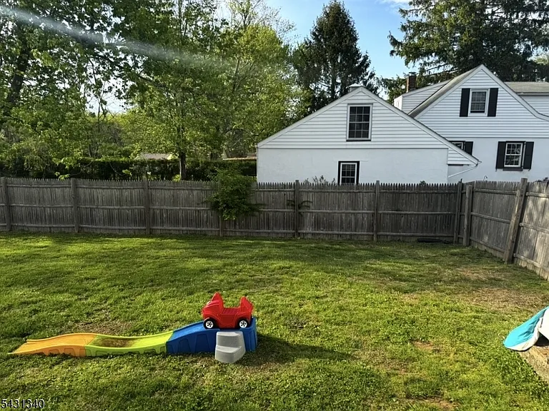 10 Lake Dr — Photo 8