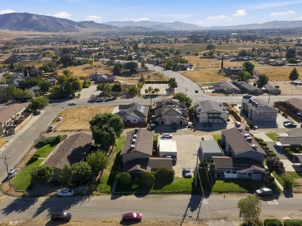 21250 Santa Maria Dr, Tehachapi, CA 93561
