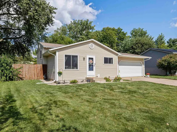 2962 Providence Dr, Mishawaka, IN 46544