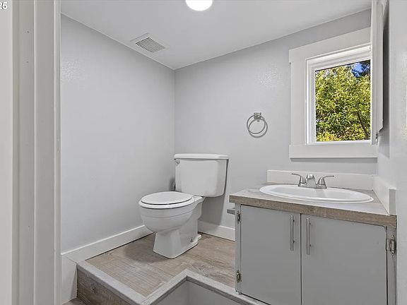 4th image of 1834 NE Oar Ave