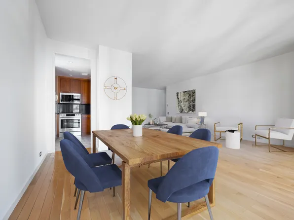 100 United Nations Plaza image 6 of 22