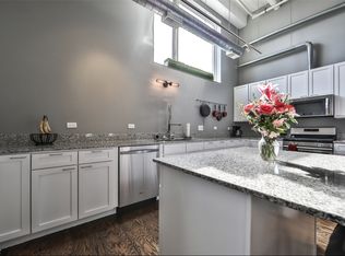 1222 W Cottage Pl #52, Chicago, IL 60607