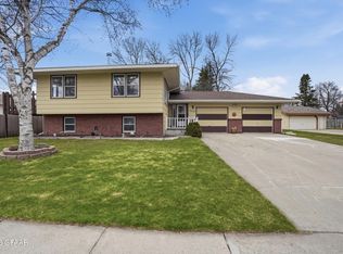 1414 Rider Rd, Grand Forks, ND 58201