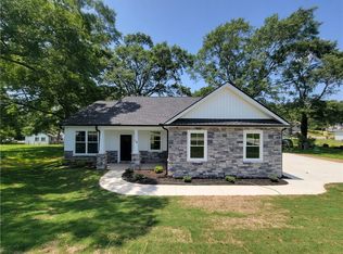 12 Clemson St, Liberty, SC 29657