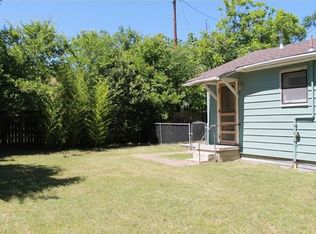 1023 Victoria St, Taylor, TX 76574