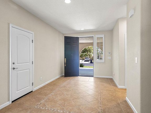 5th image of 15939 Crescent Park Cir