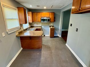 405 Atlanta St APT B, Barnesville, GA 30204