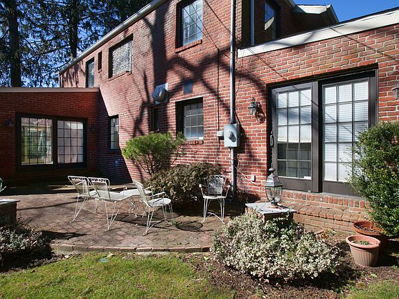 5th image of 70 Aldershot Ln
