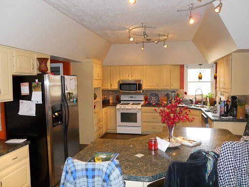4th image of 4224 Williamson Dr