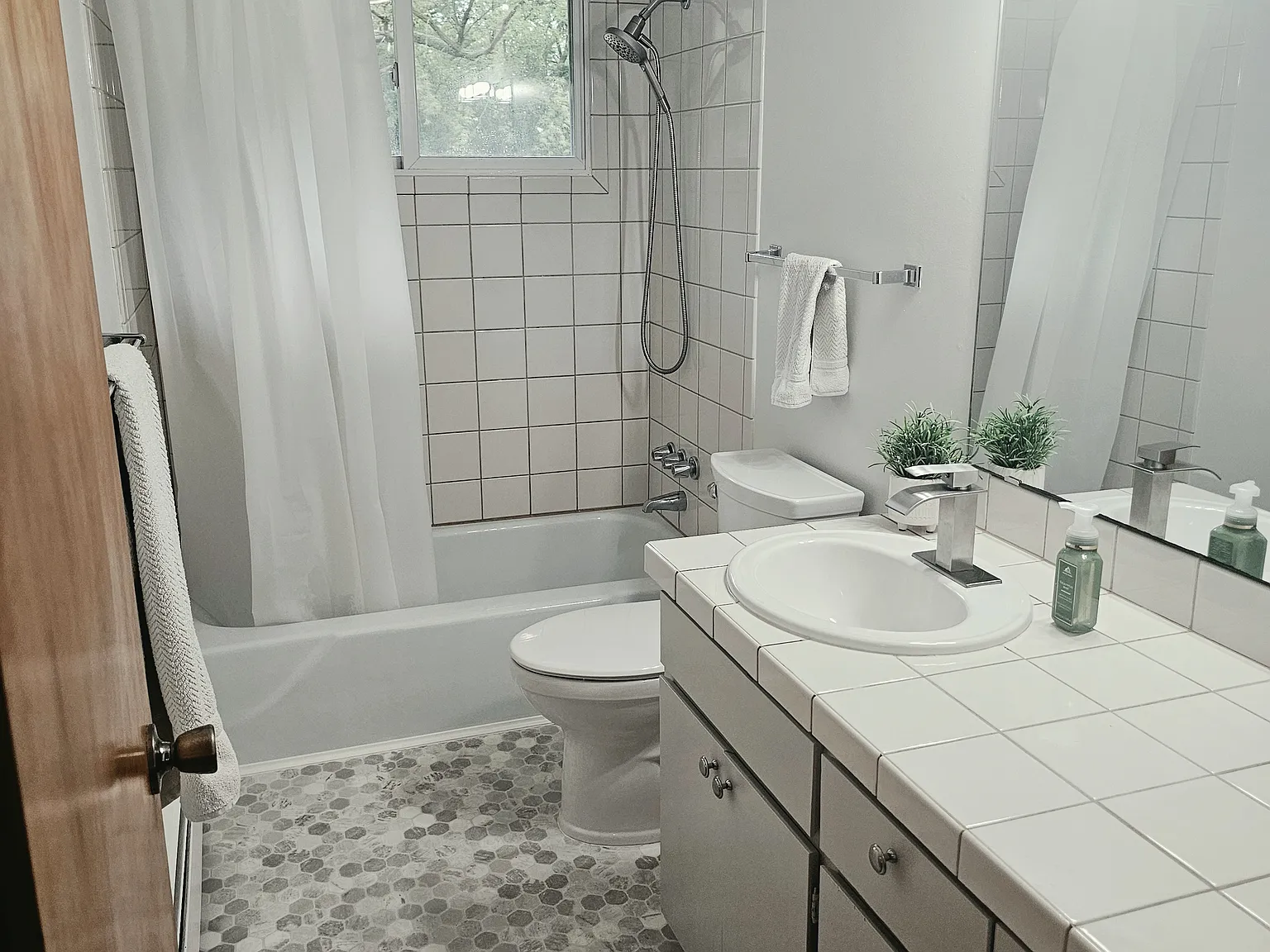 2 bed, 1018 sqft, $1,400 — Photo 4