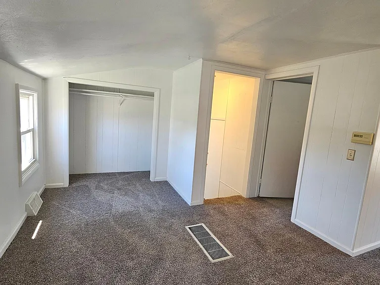 4660 Darrow Rd — Photo 24
