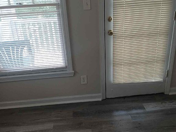 3rd image of 633 W Ormsby Ave APT 4