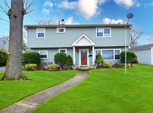 18 Rugby Rd, Massapequa, NY 11758