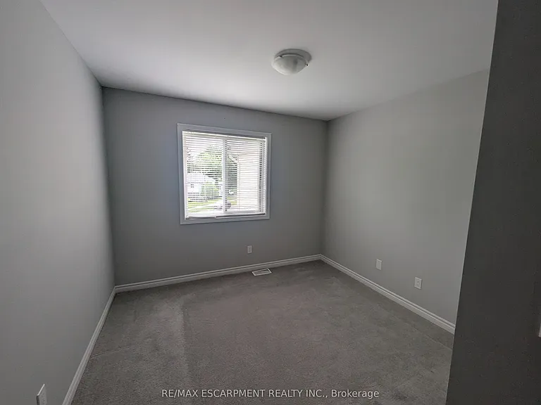 82 Saint George St — Photo 9