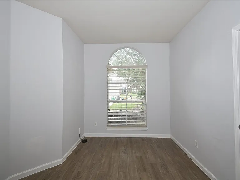 20703 Whitevine Way — Photo 6