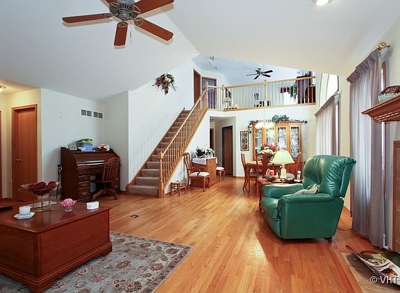 3rd image of 11440 Foxwoods Dr