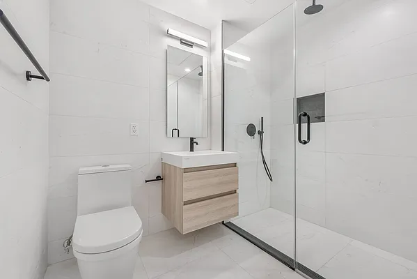 Sold by Modern Spaces | media 7