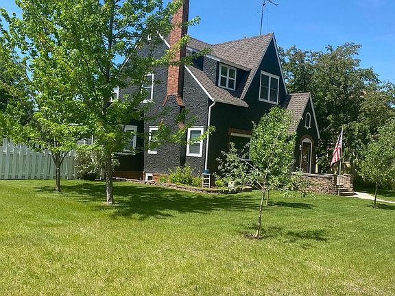 3rd image of 411 2nd St SW