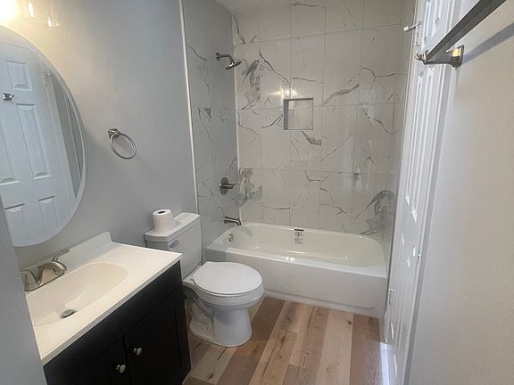 4th image of 2745 Red Oak Ln #1